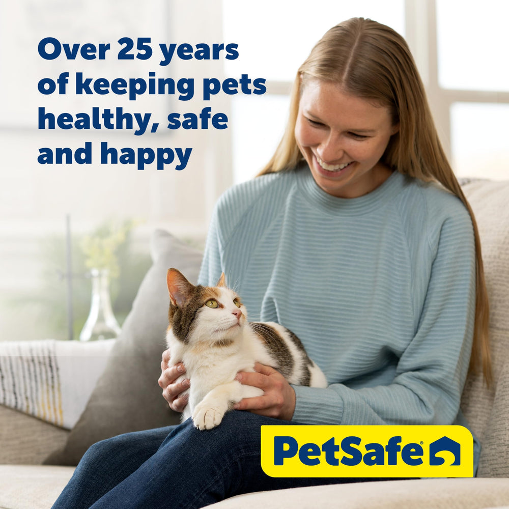 PetSafe FreshFeed intégré dans cuisine moderne illustrant discrétion et élégance