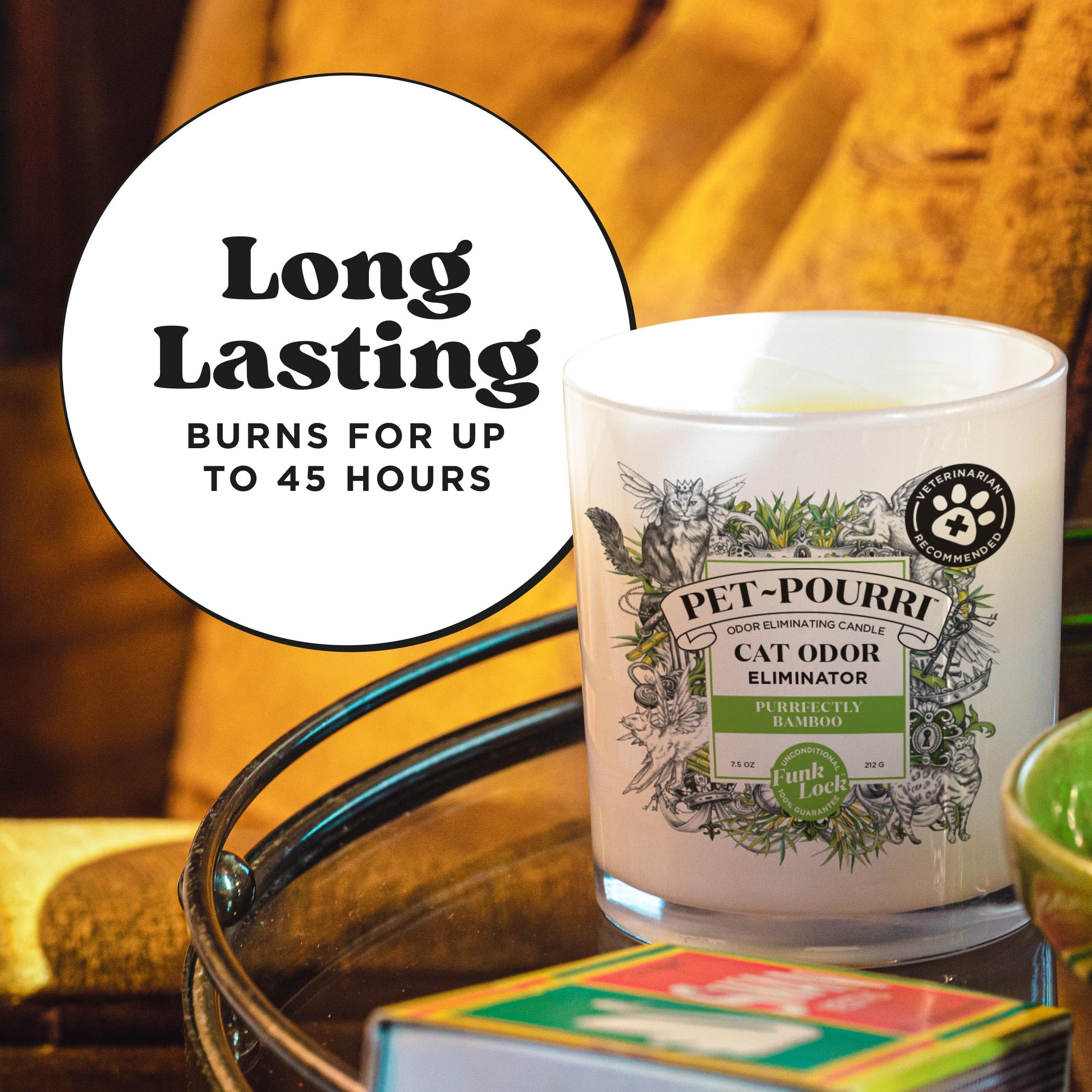 Poo-Pourri bougie échelle avec main montrant taille 7.5 oz et maniabilité