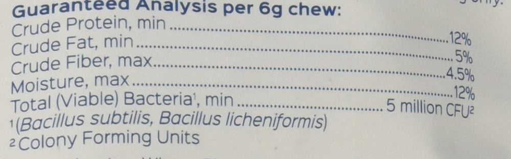 Probios friandises dans la main près d'un cheval, illustrant l'usage pratique