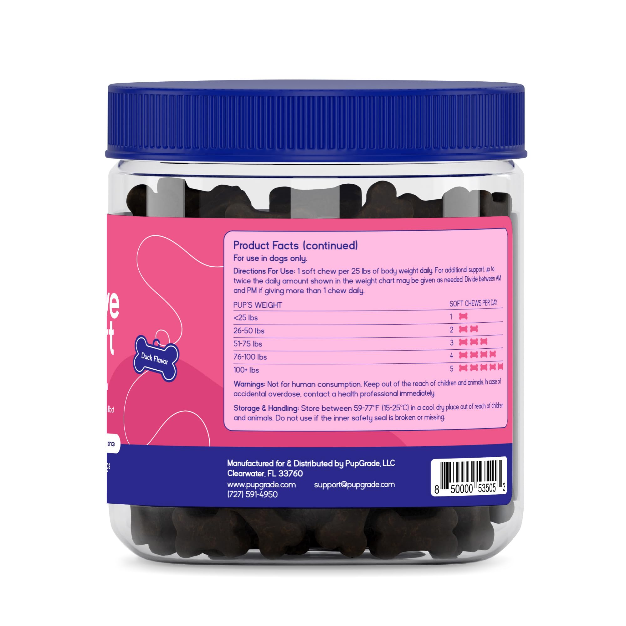 PupGrade soft chew goût canard en main, facile à donner au chien