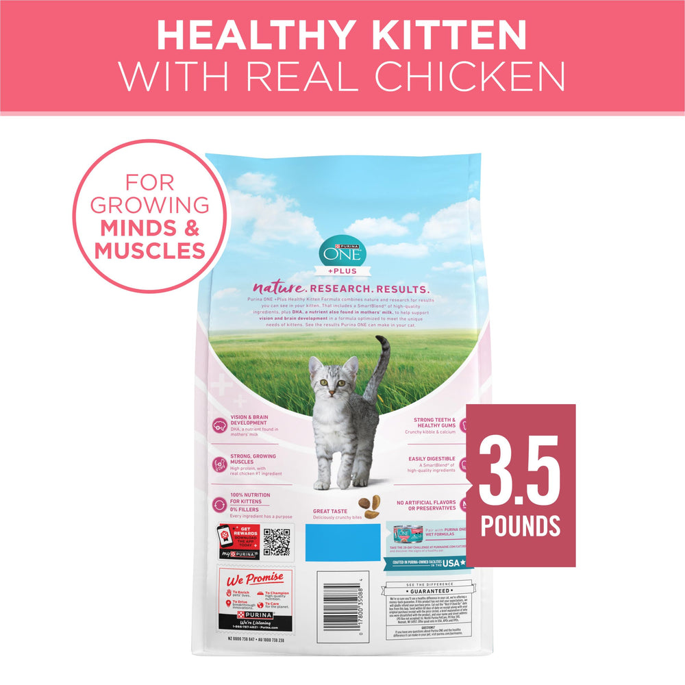 Purina ONE croquettes avec accents de légumes montrant ingrédients naturels