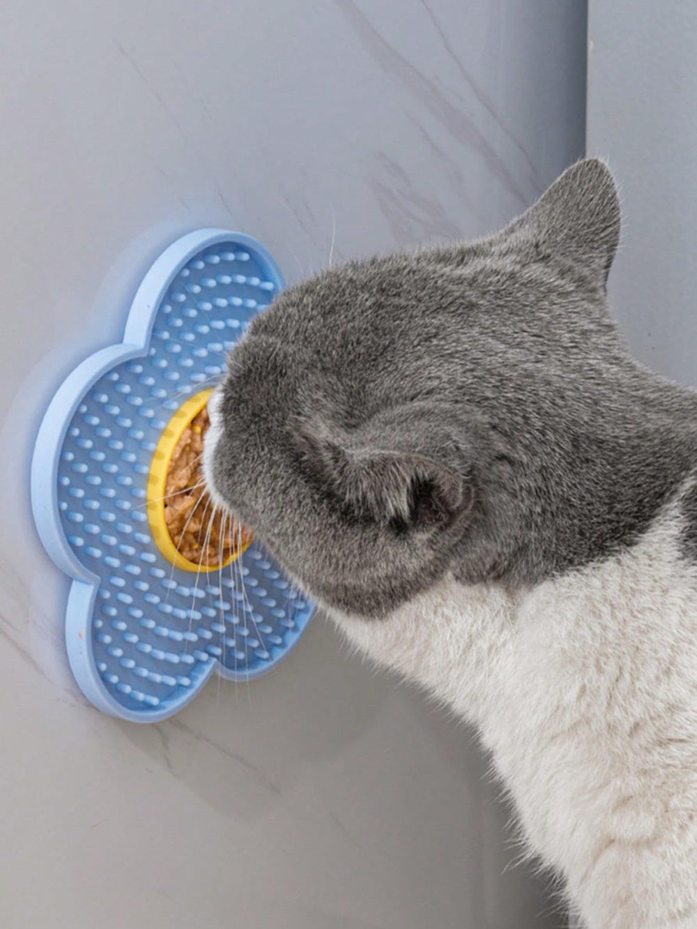 QWINEE gros plan texture du tapis avec rainures pour stimuler léchage et nettoyage langue