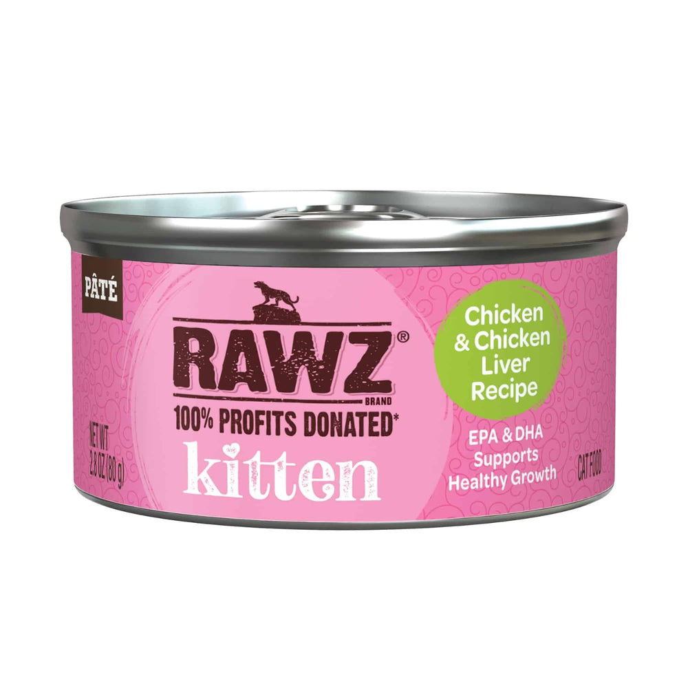 Rawz chaton mange la pâté illustrant acceptation et goût apprécié