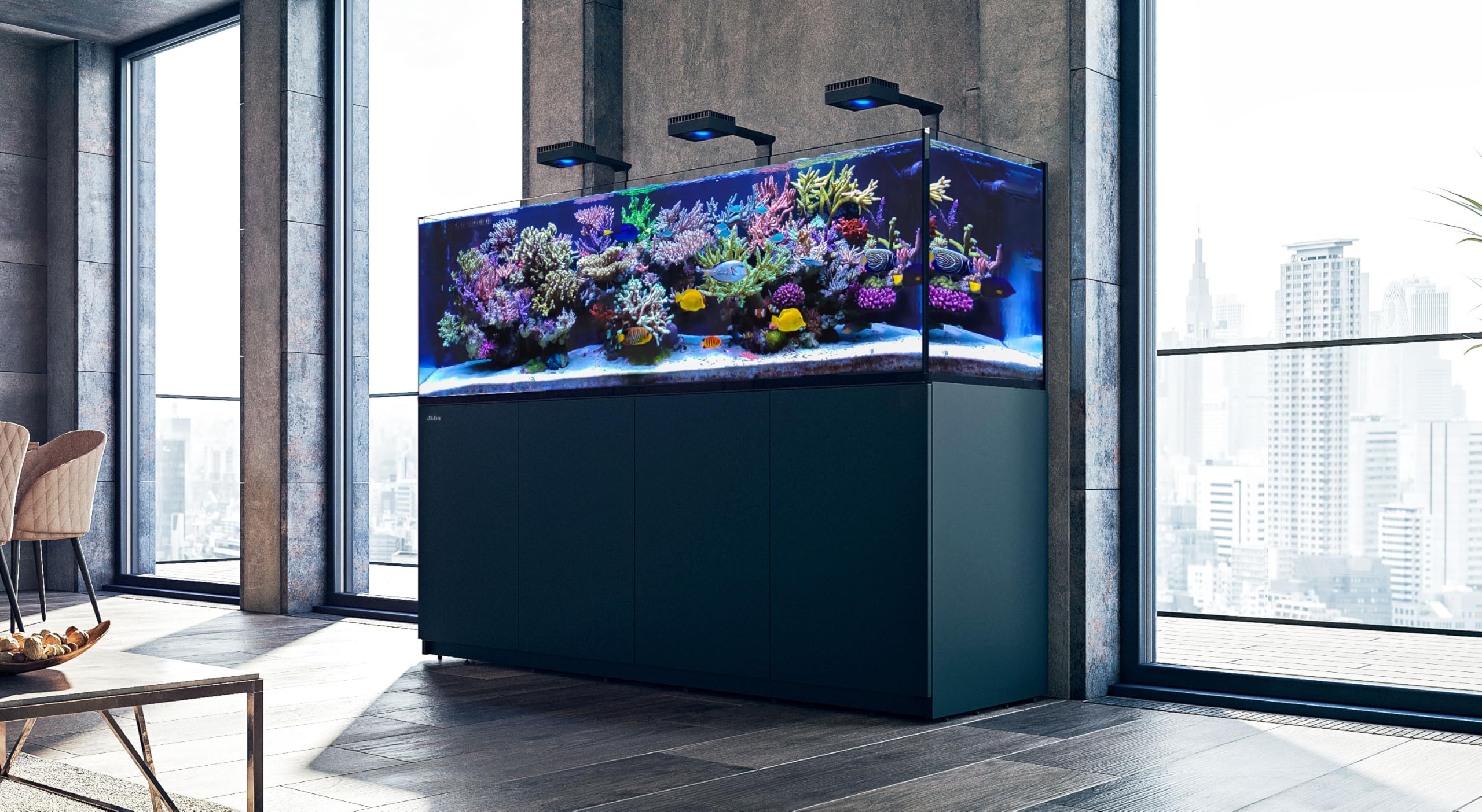 Red Sea produit en cours de dosage dans un aquarium récifal