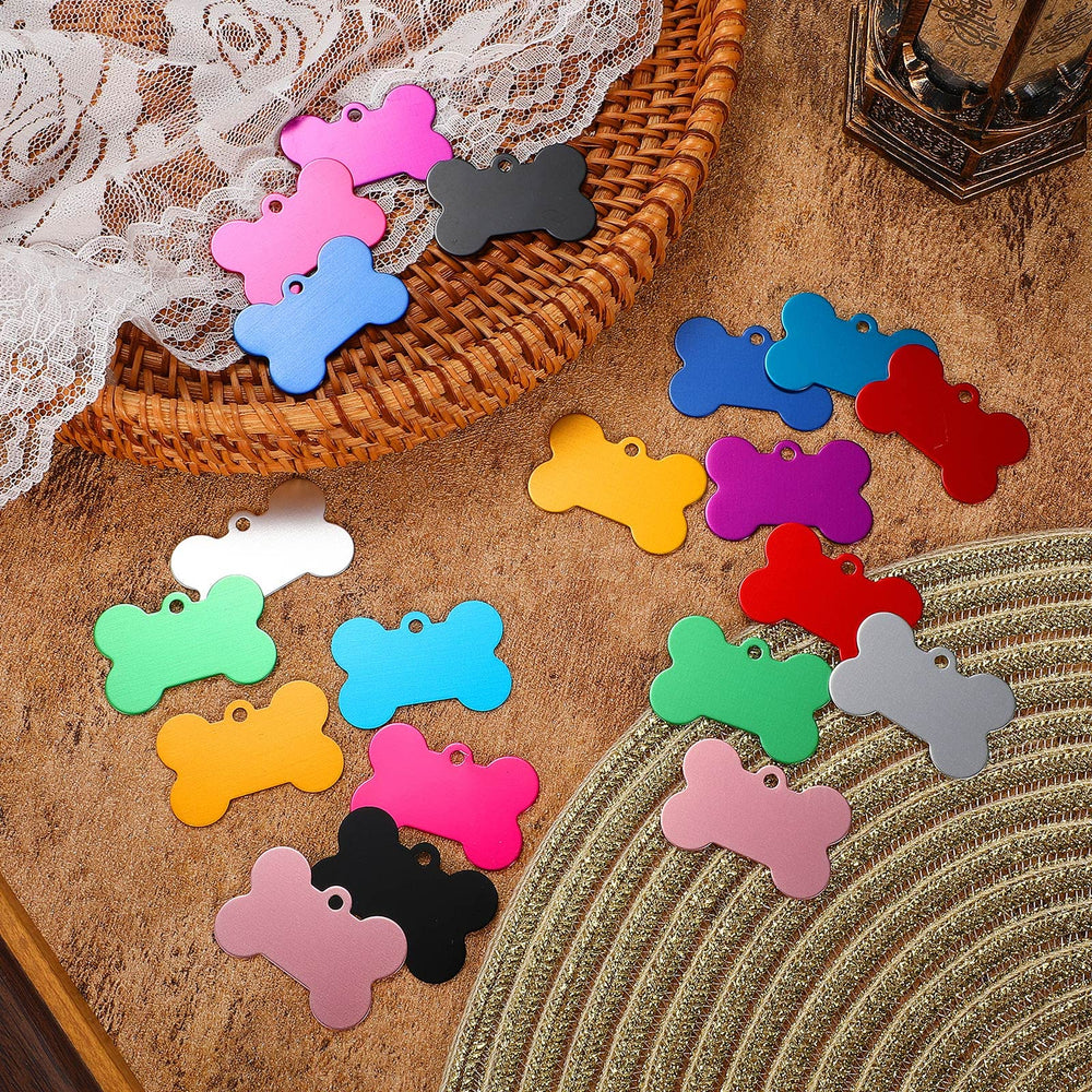 Roowest chien portant médaille colorée, personnalisation esthétique et identification rapide