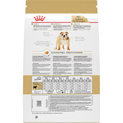 ROYAL CANIN gros plan croquette montrant texture facile à mâcher