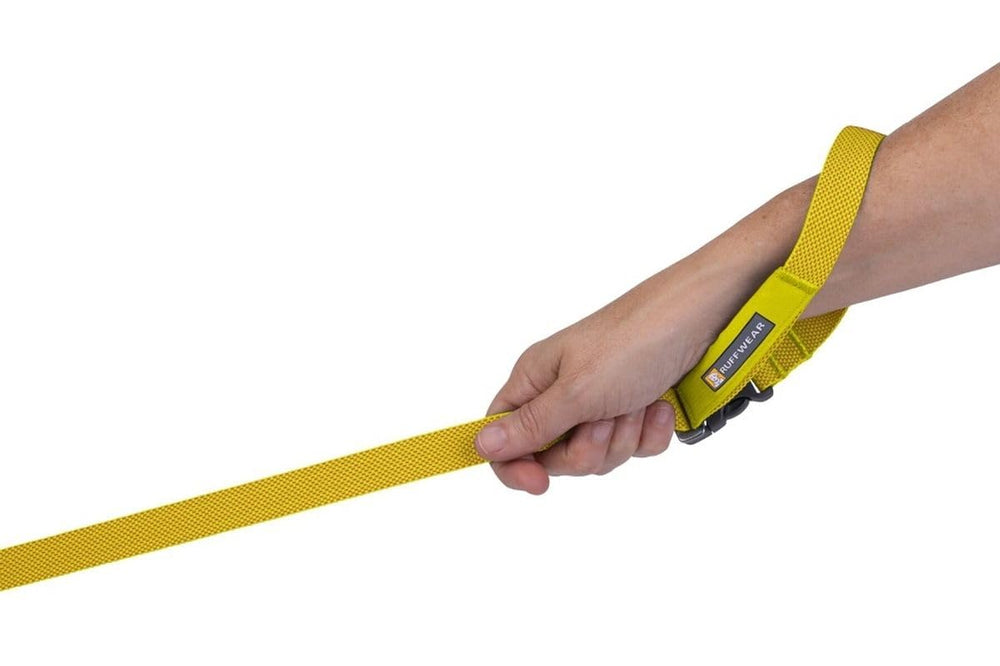 Ruffwear Flagline portée autour de la taille montrant fonction ceinture pratique