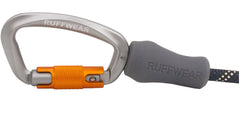 Ruffwear mousqueton verrouillable en gros plan pour sécurité renforcée