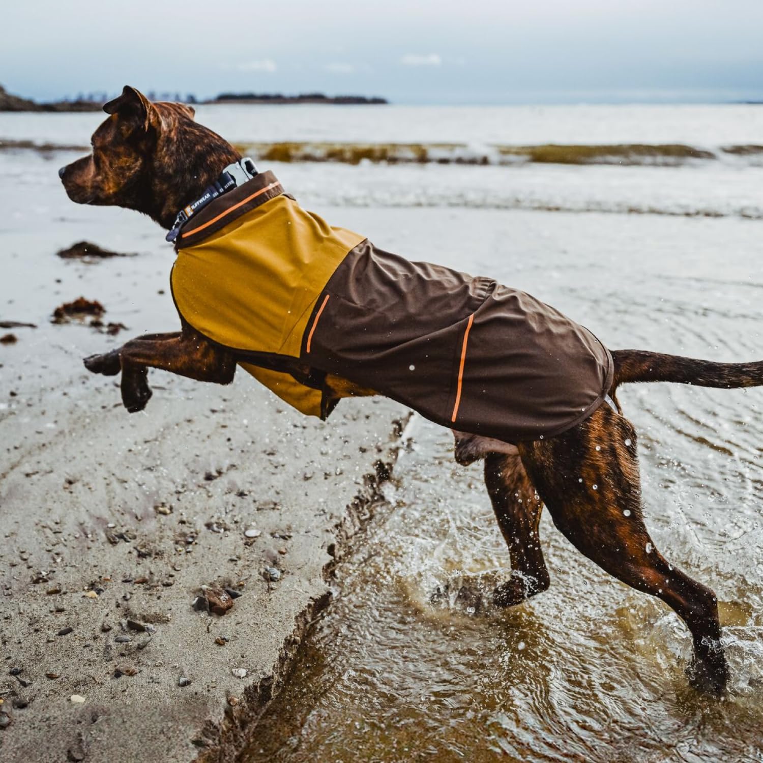 Ruffwear Sun Shower boucles latérales faciles à ouvrir et maintien fiable