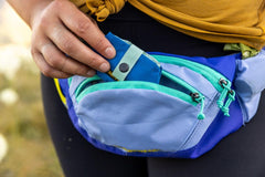 Ruffwear comparaison de taille avec une main pour évaluer légèreté
