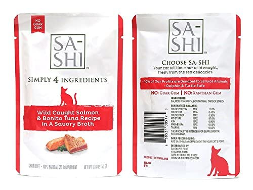Sa-Shi gros plan des morceaux de saumon et thon dans bouillon parfumé