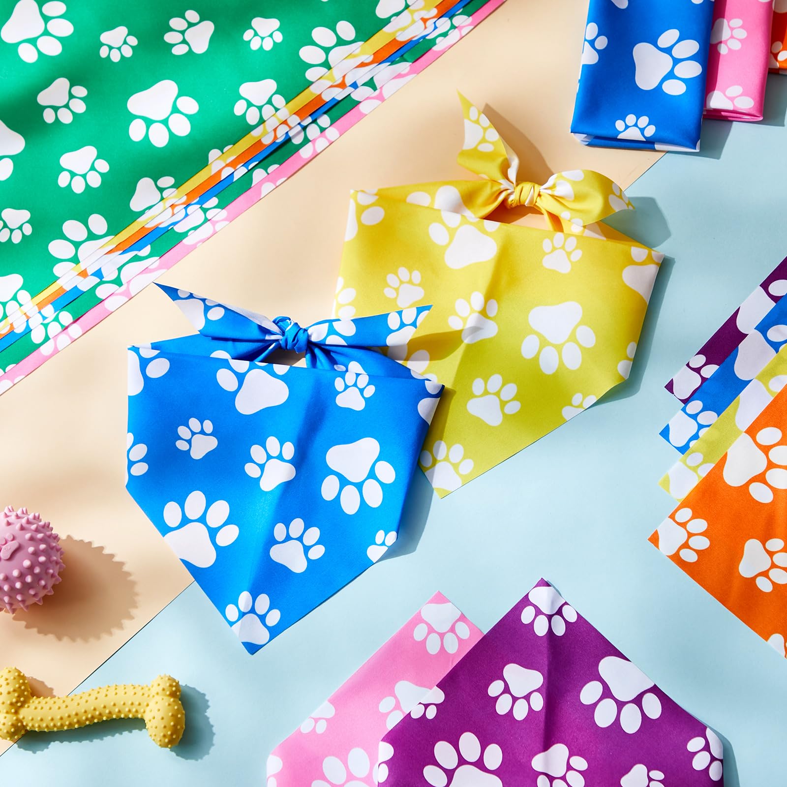 Sanwuta bandana à côté d'un objet pour comparaison de taille pratique