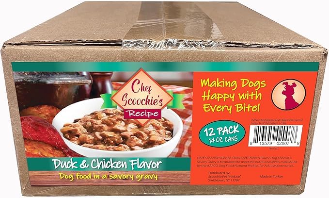 Scoochie Pet Products présenté en contexte lifestyle avec chien mangeant heureux