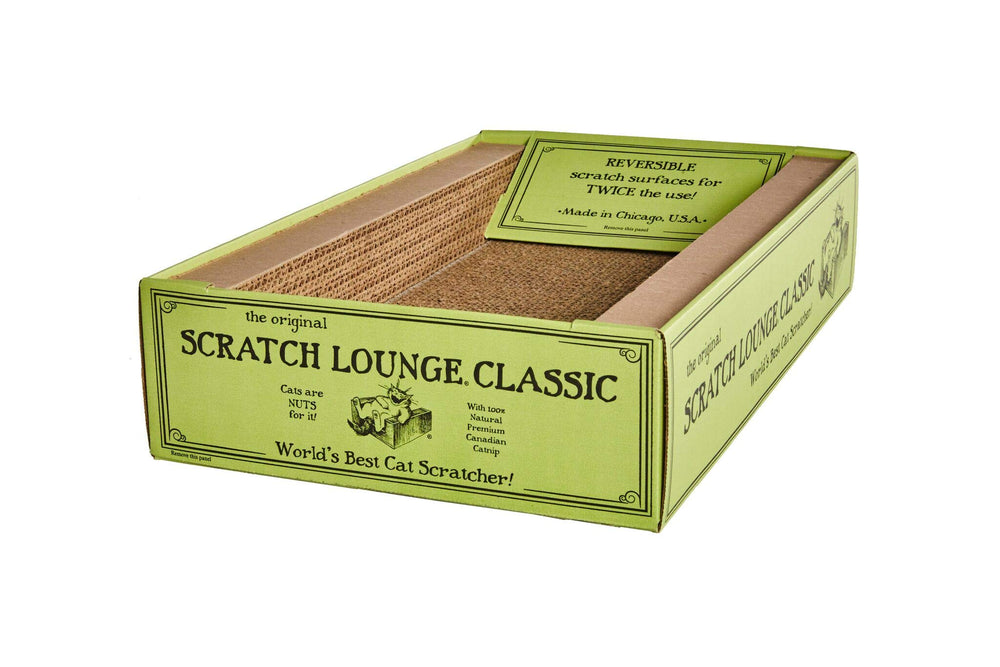 Scratch Lounge chat utilisant le griffoir XL pour s'étirer et affûter ses griffes