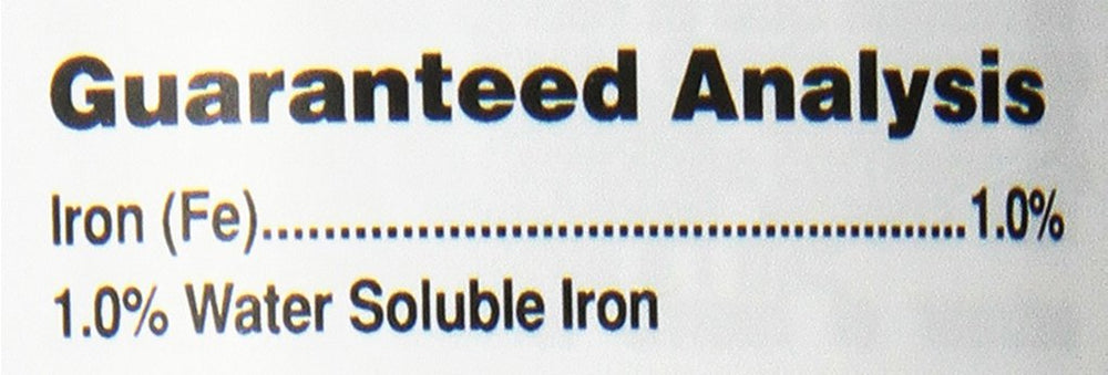 Seachem Flourish Iron flacon 500 ml à côté d’un verre pour visualiser l’échelle