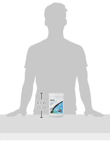 Seachem Matrix posé à côté d'un mètre pour visualiser l’échelle et le volume