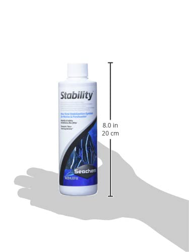 Seachem Stability flacon 250 ml avec comparaison d'échelle indiquant rendement