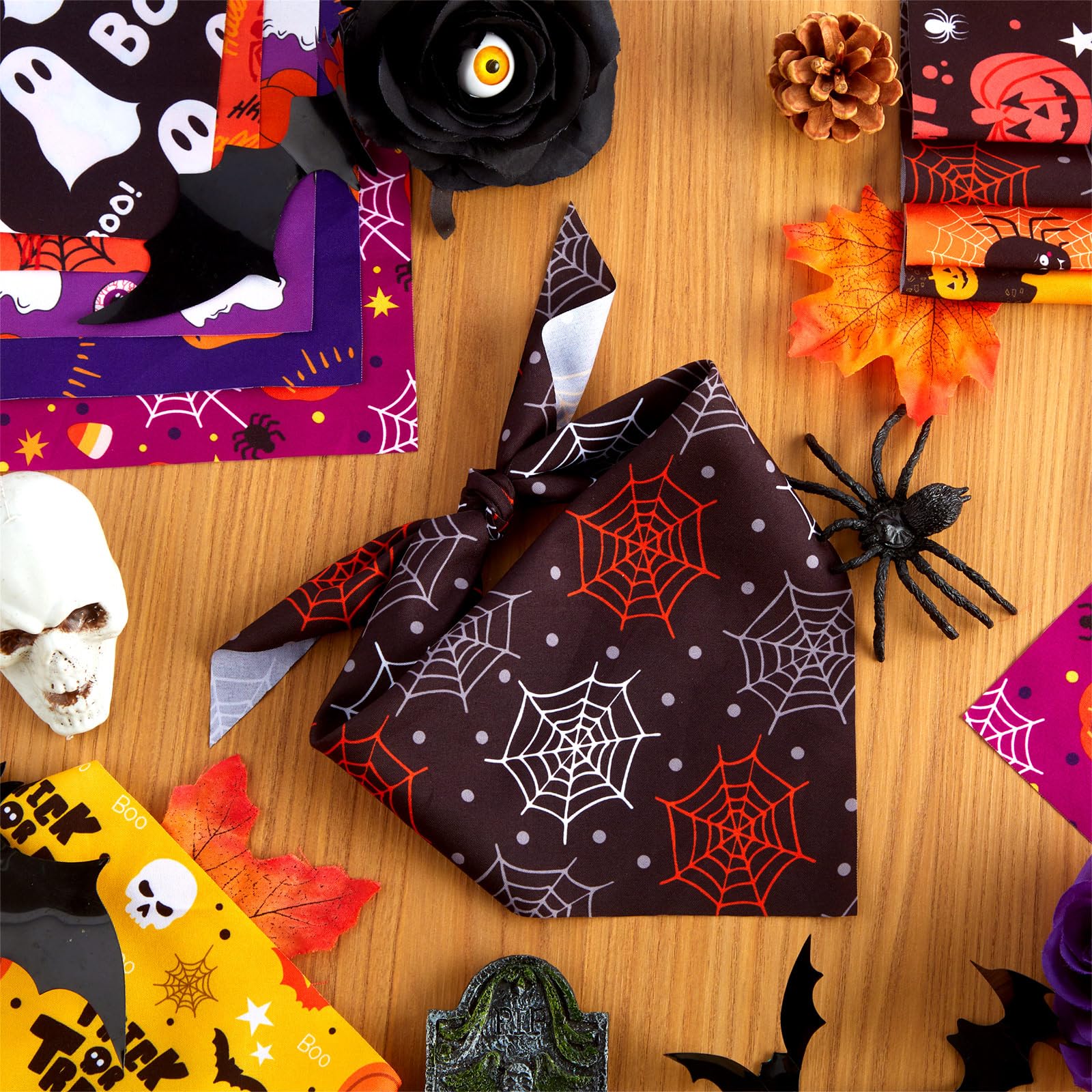 Shyyween comparaison de taille du bandana avec mains pour repère d'échelle