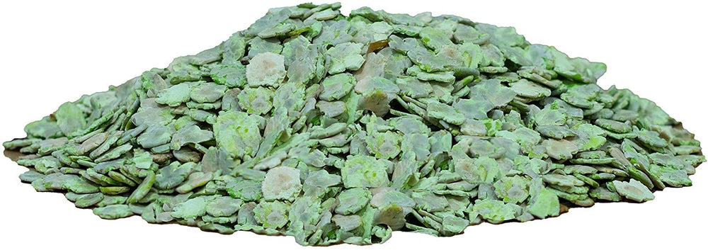 Gros plan sur texture des flocons de pois Small Pet Select, croquant naturel apprécié