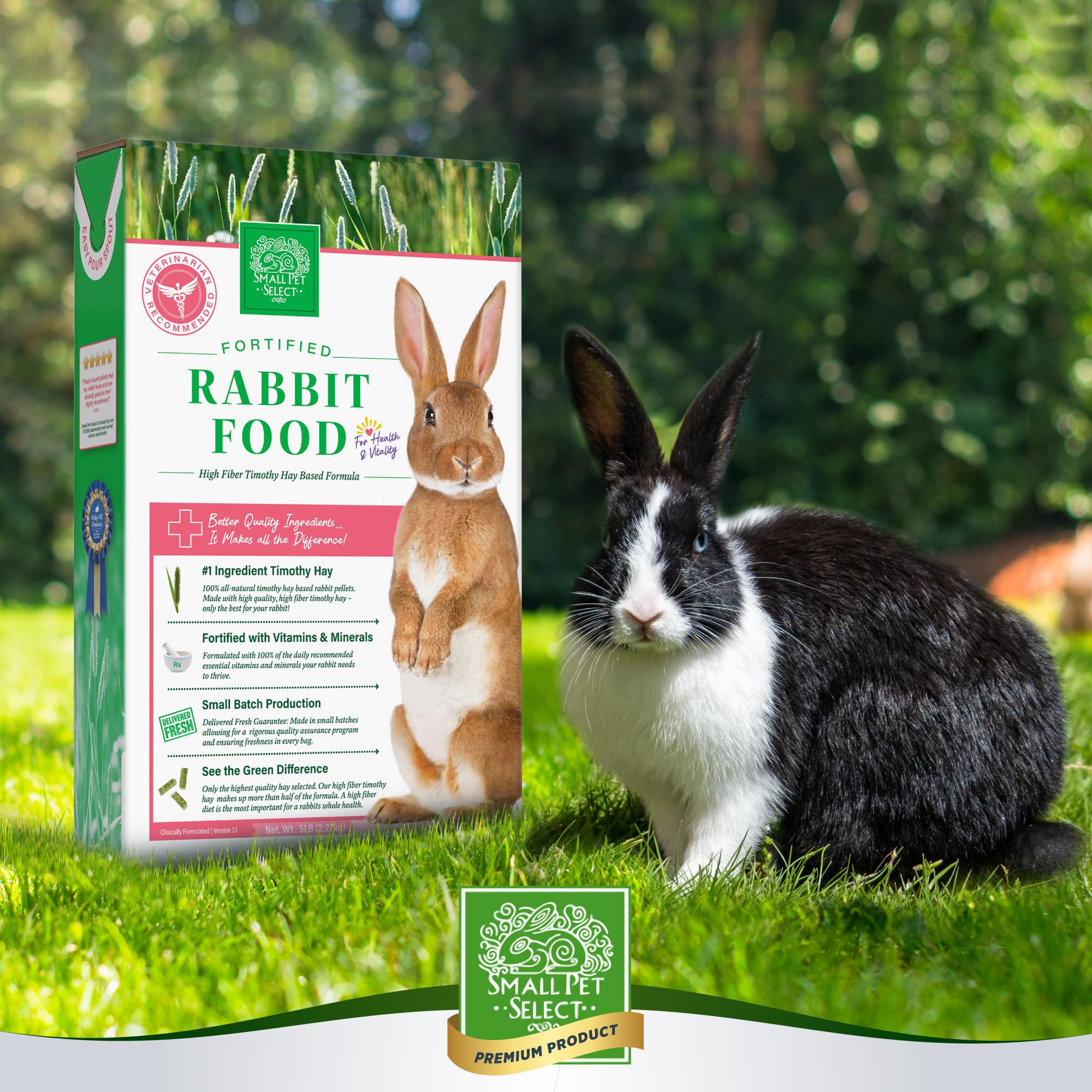Small Pet Select lapin mangeant dans maison montrant appétence et comportement sain bénéfice bien-être