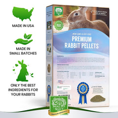 Small Pet Select granulés versés dans la main illustrant maniabilité