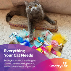 SmartyKat griffoir en usage avec chat étirant et jouant, encourage le détour des meubles