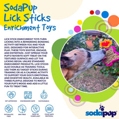 SodaPup Lick Stick en usage avec chien et main renforçant le lien pendant l'activité