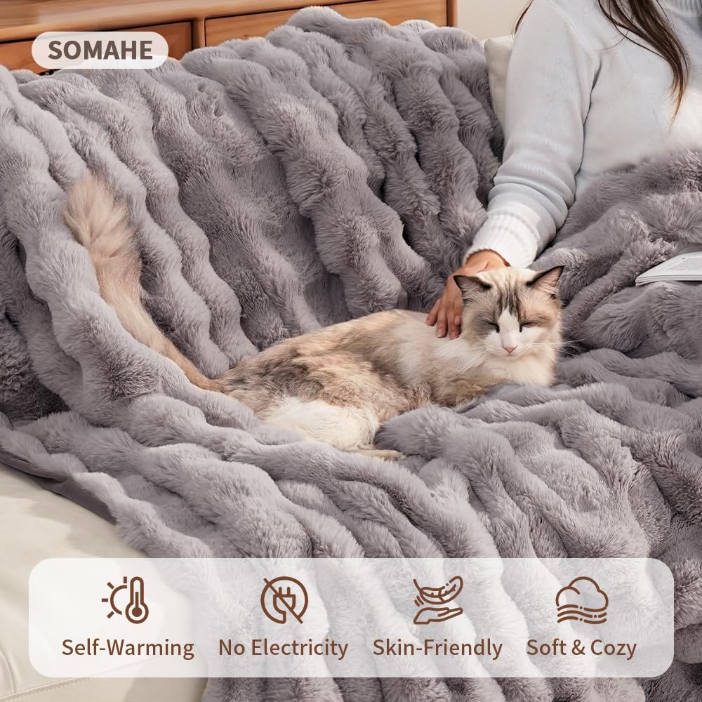 SOMAHE plaid placé dans un panier pour chat offrant coin douillet sûr