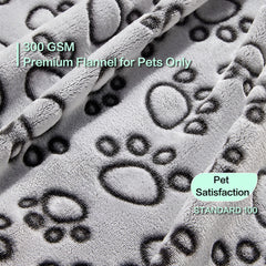 Stuffed couverture envers gris uni montrant élégance et discrétion