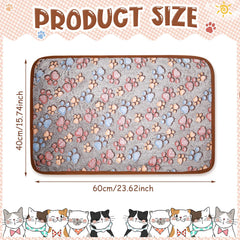 Tatuo couverture posée sur panier avec petit chien se reposant confortablement
