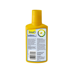 Tetra EasyBalance Plus bouchon doseur en main pour dosage précis