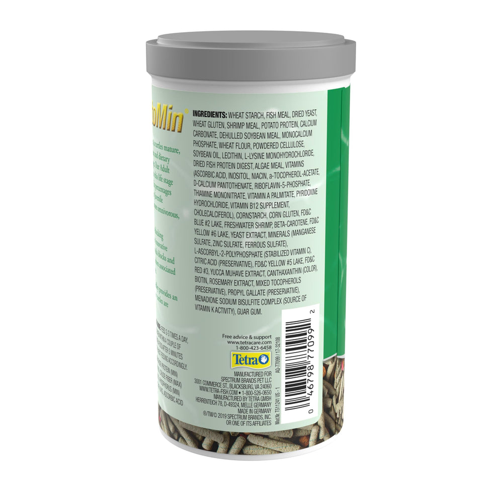 Tetra ReptoMin Pro Sticks tortue en train de manger en surface, bénéfice : alimentation naturelle
