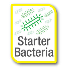 Tetra SafeStart Plus en train d'être versé dans un aquarium pour démarrage sûr