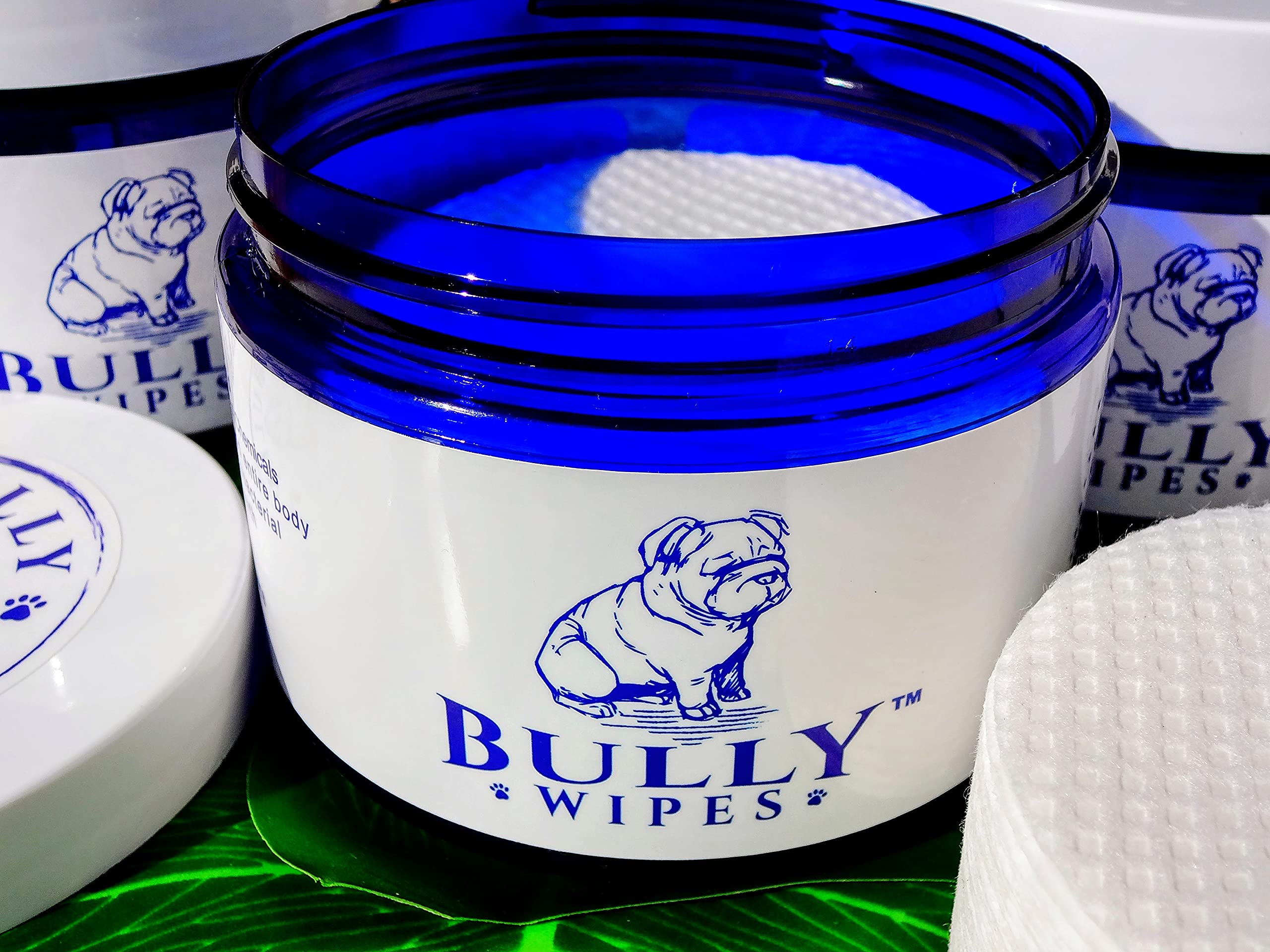 The Bully Company détail de la texture d’une lingette pour un nettoyage efficace