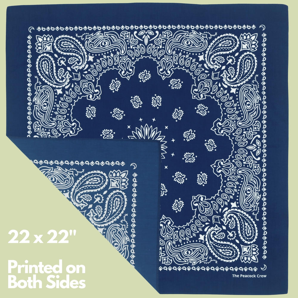 Groupe extérieur portant The Peacock Crew bandanas illustrant usage événementiel