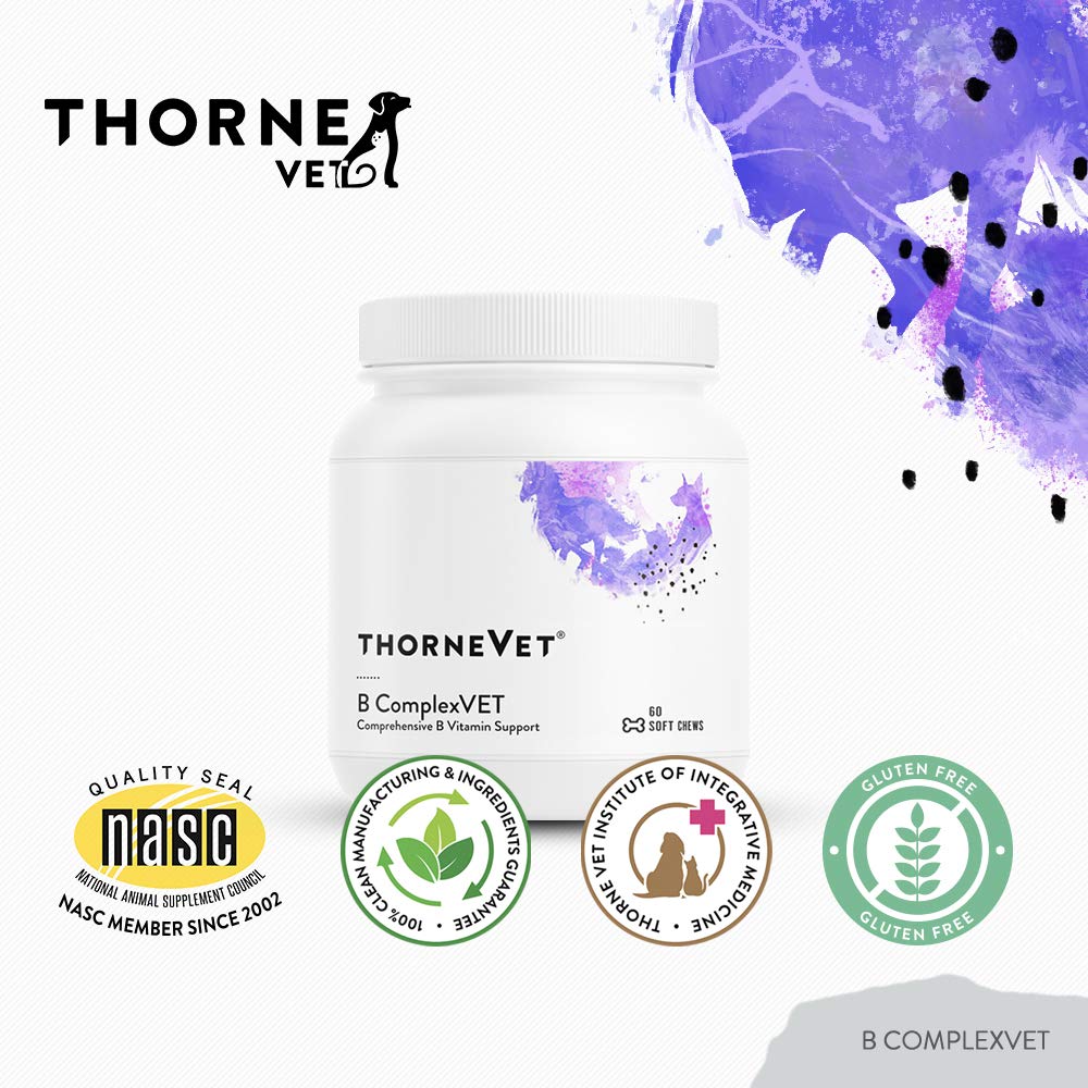 ThorneVET moment lifestyle avec chien et chat recevant la friandise, renforcement positif
