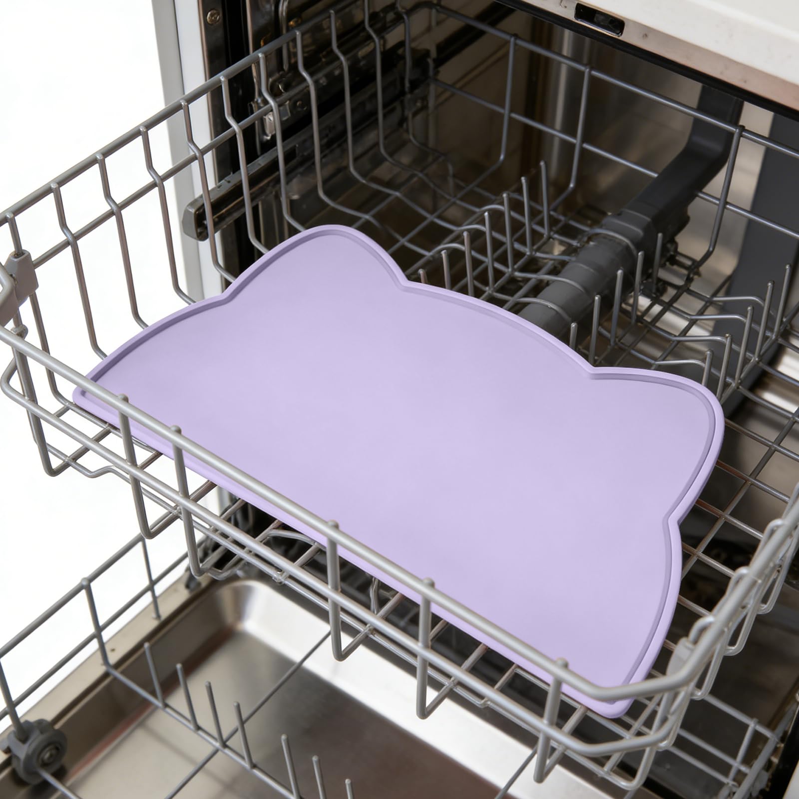 TOKAYIFE tapis à l'échelle comparé à une assiette montrant dimensions pratiques