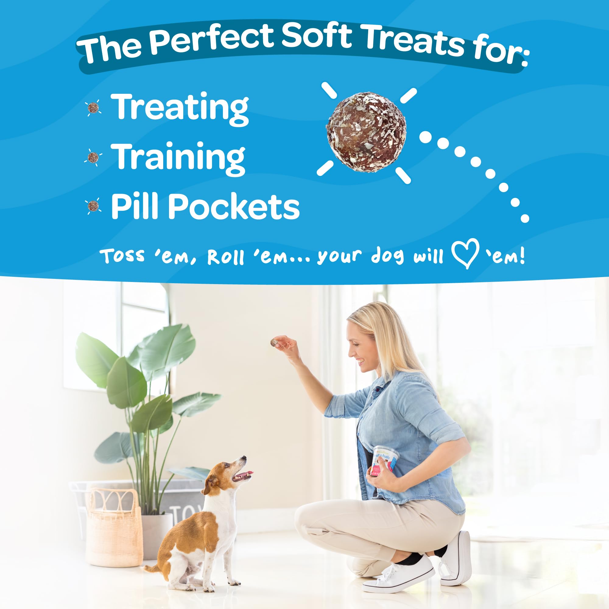 TREAT-A-BALLS tenue en main pour comparer la taille et faciliter le dosage
