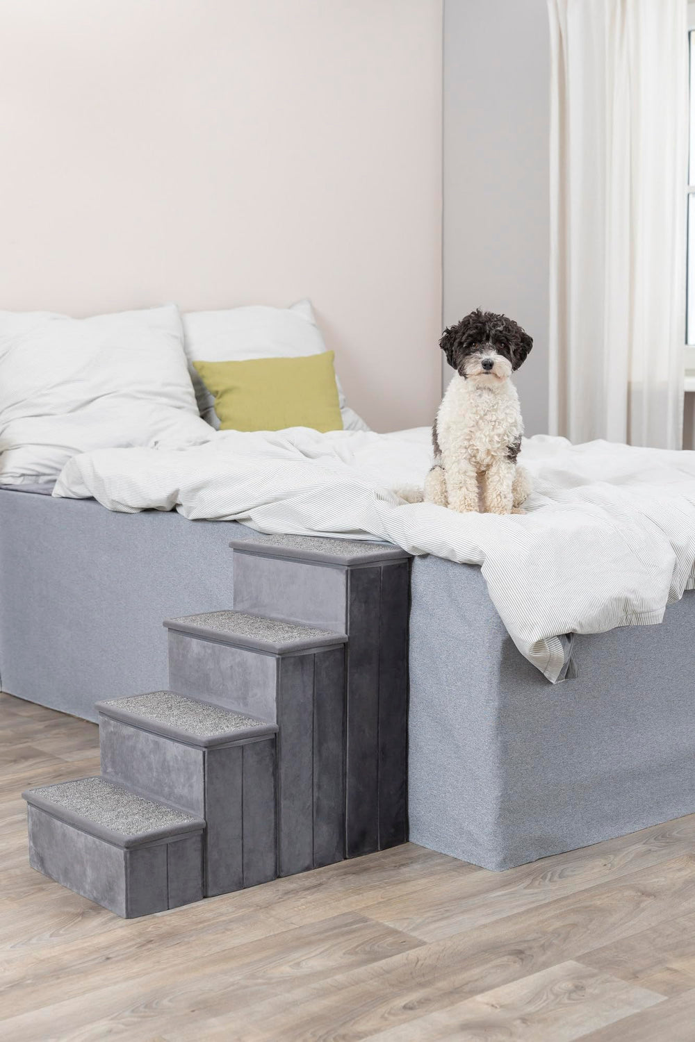 TRIXIE marche ouverte montrant rangement, organise jouets et friandises