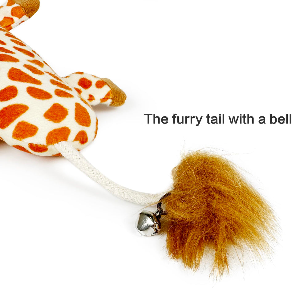 TTcat girafe à côté d’un chat montrant taille adaptée