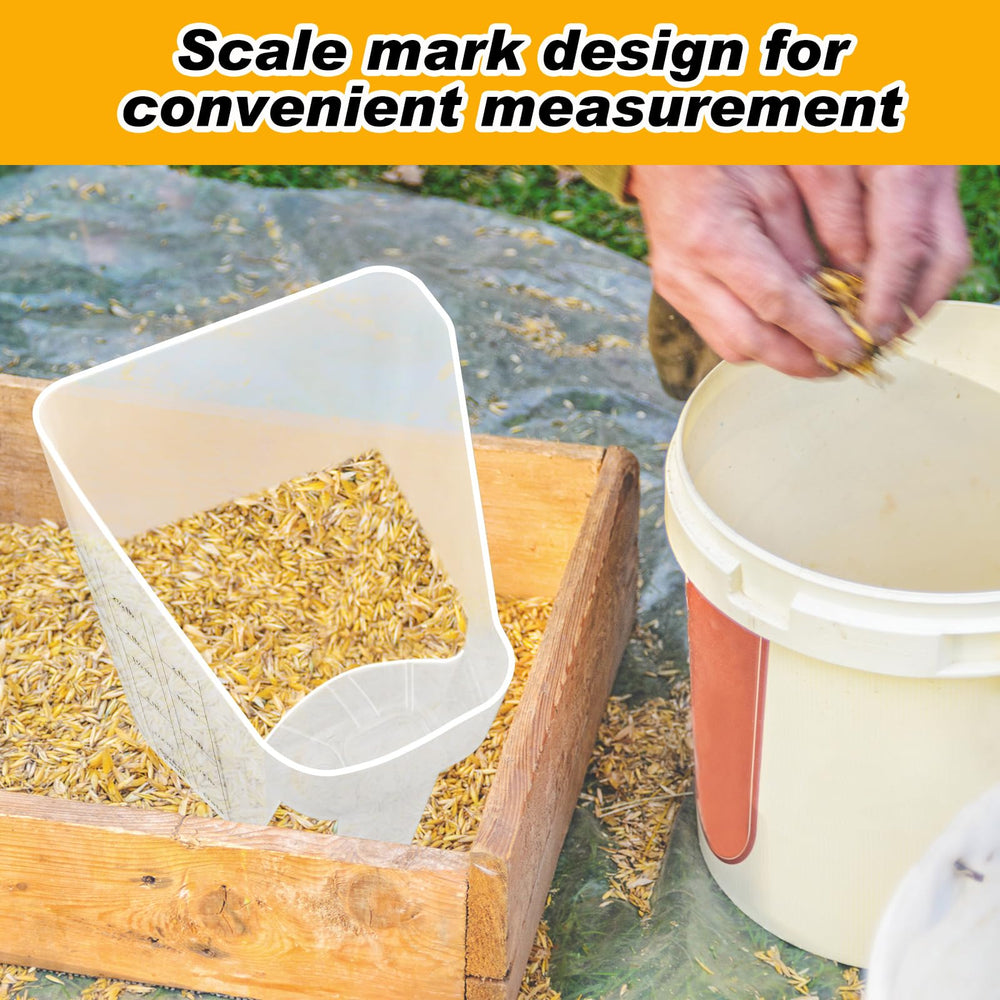 Uiifan pelle en usage versant grain dans un seau pour distribution propre