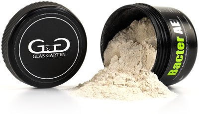 UINCLU GlasGarten Bacter AE gros plan poudre microfine illustrant activation rapide et dispersion
