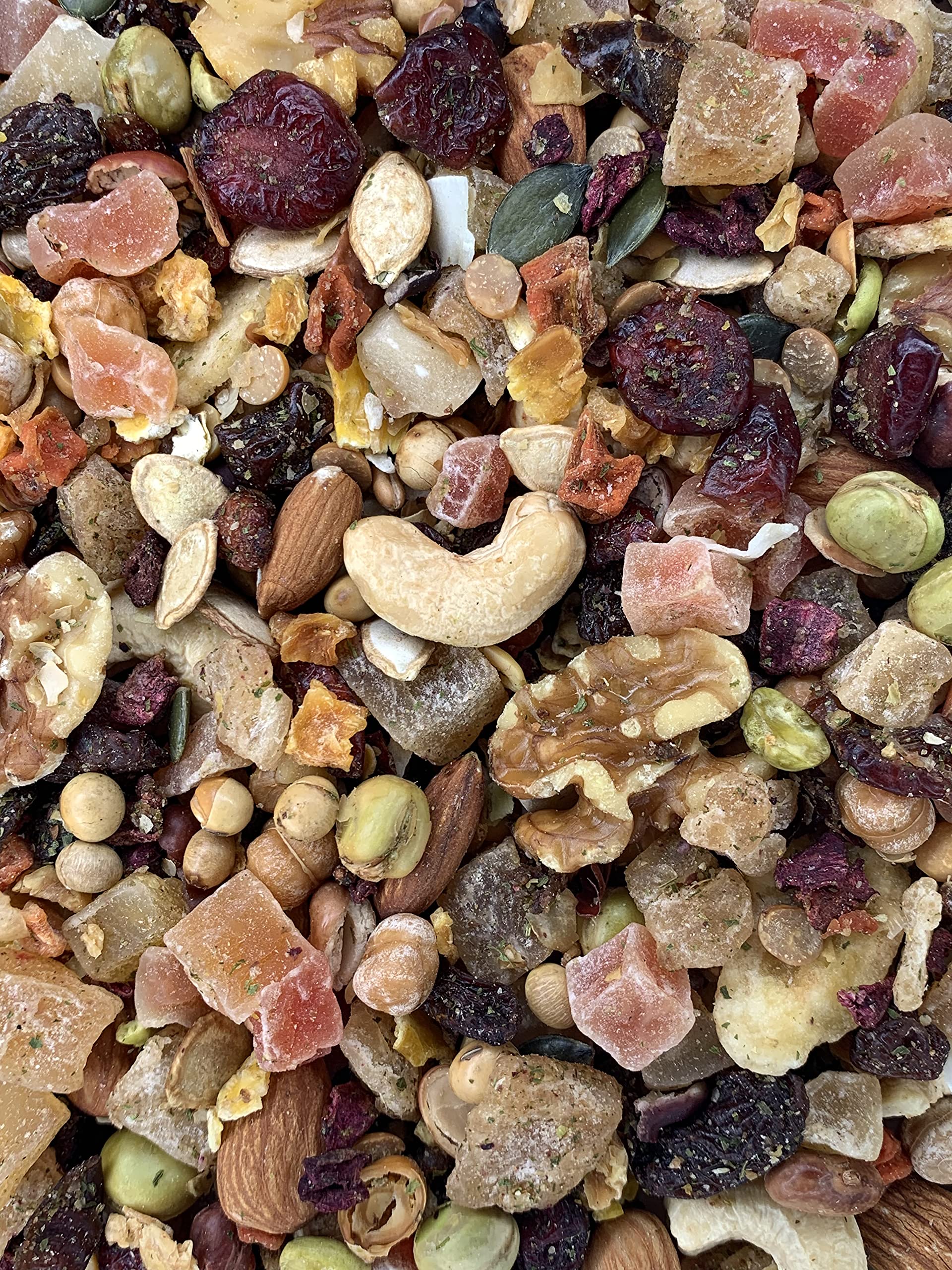 Versele-Laga Goldenfeast VL gros plan des graines et morceaux stimulant le fouillage