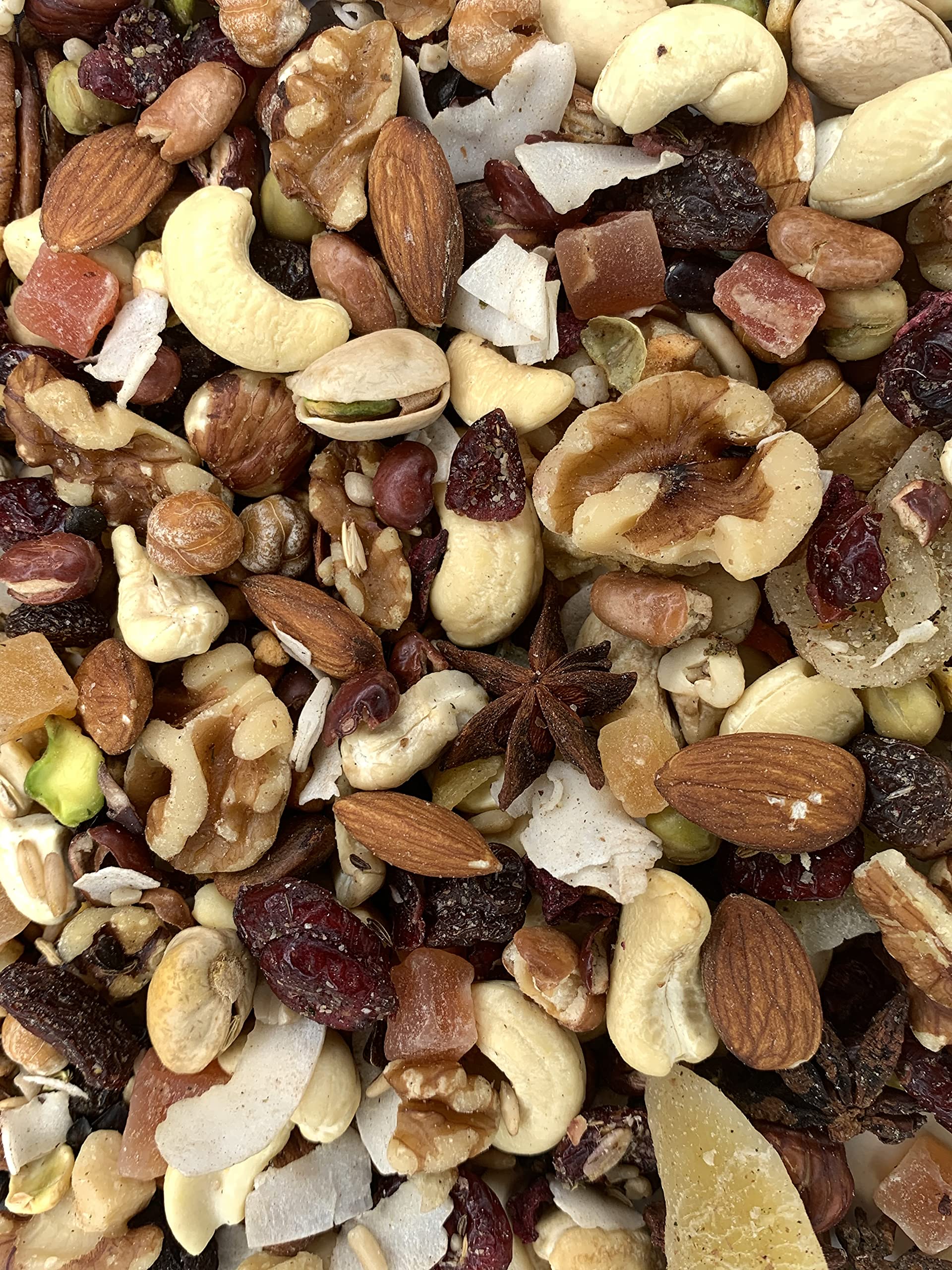 Versele-Laga mélange Goldenfeast VL Bonita dans un bol, texture variée stimule le foraging