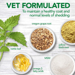 Vet's Best comprimé dans la main du propriétaire, friandise pratique et savoureuse
