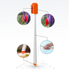 Vimvins en action nettoyant un coin d'aquarium pour un entretien précis
