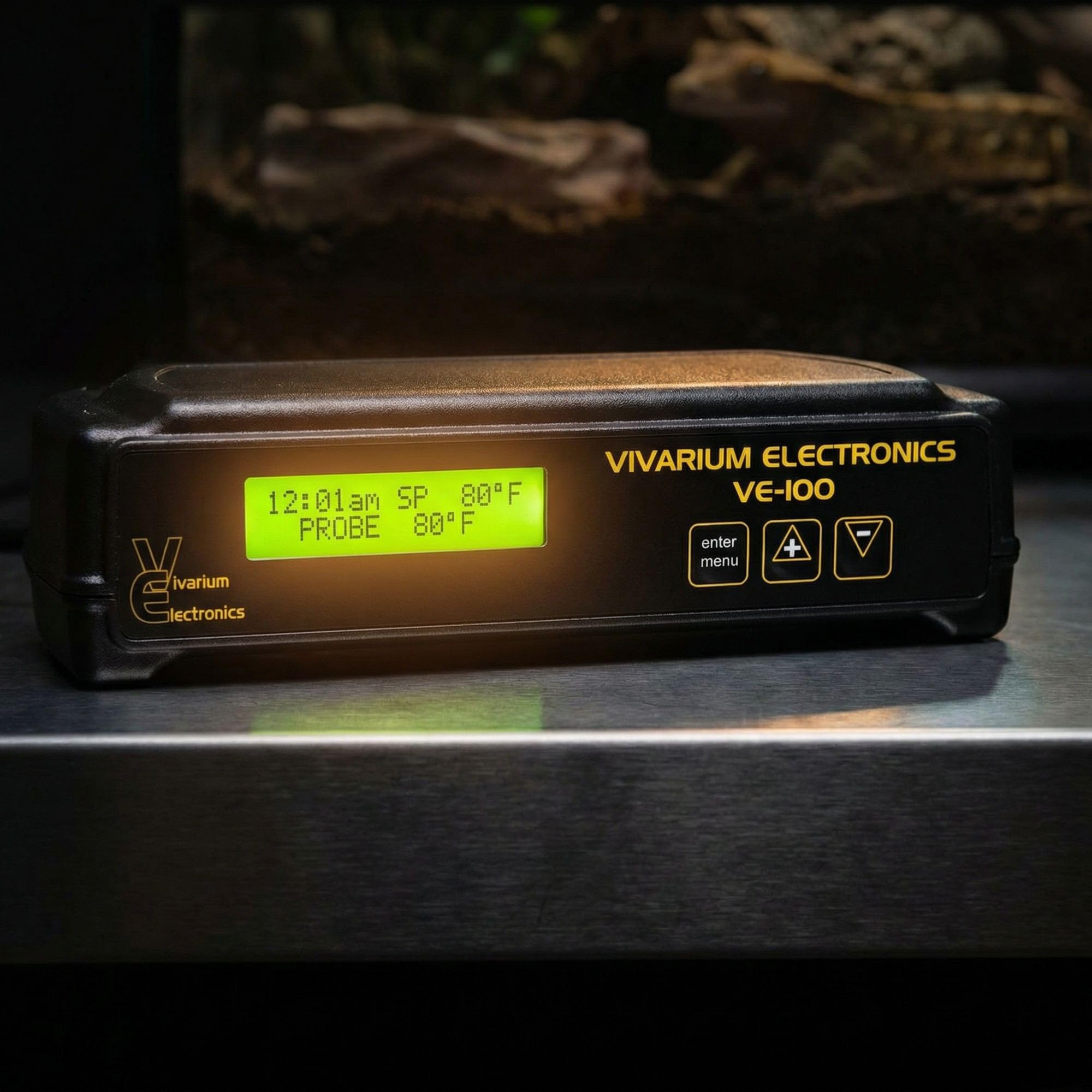 Vivarium Electronics VE-100 comparaison taille montrant compacité et placement facile