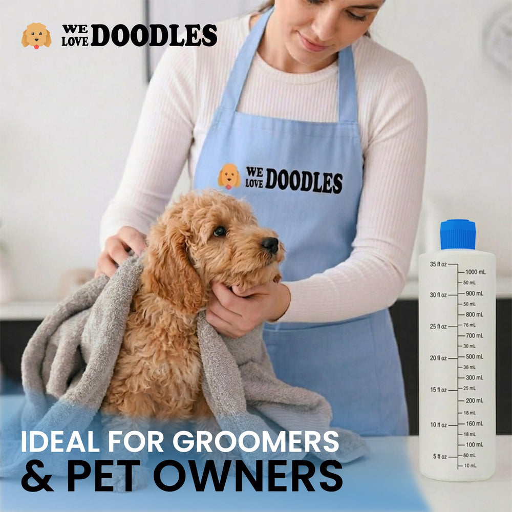 We Love Doodles main pressant le flacon pour un dosage contrôlé