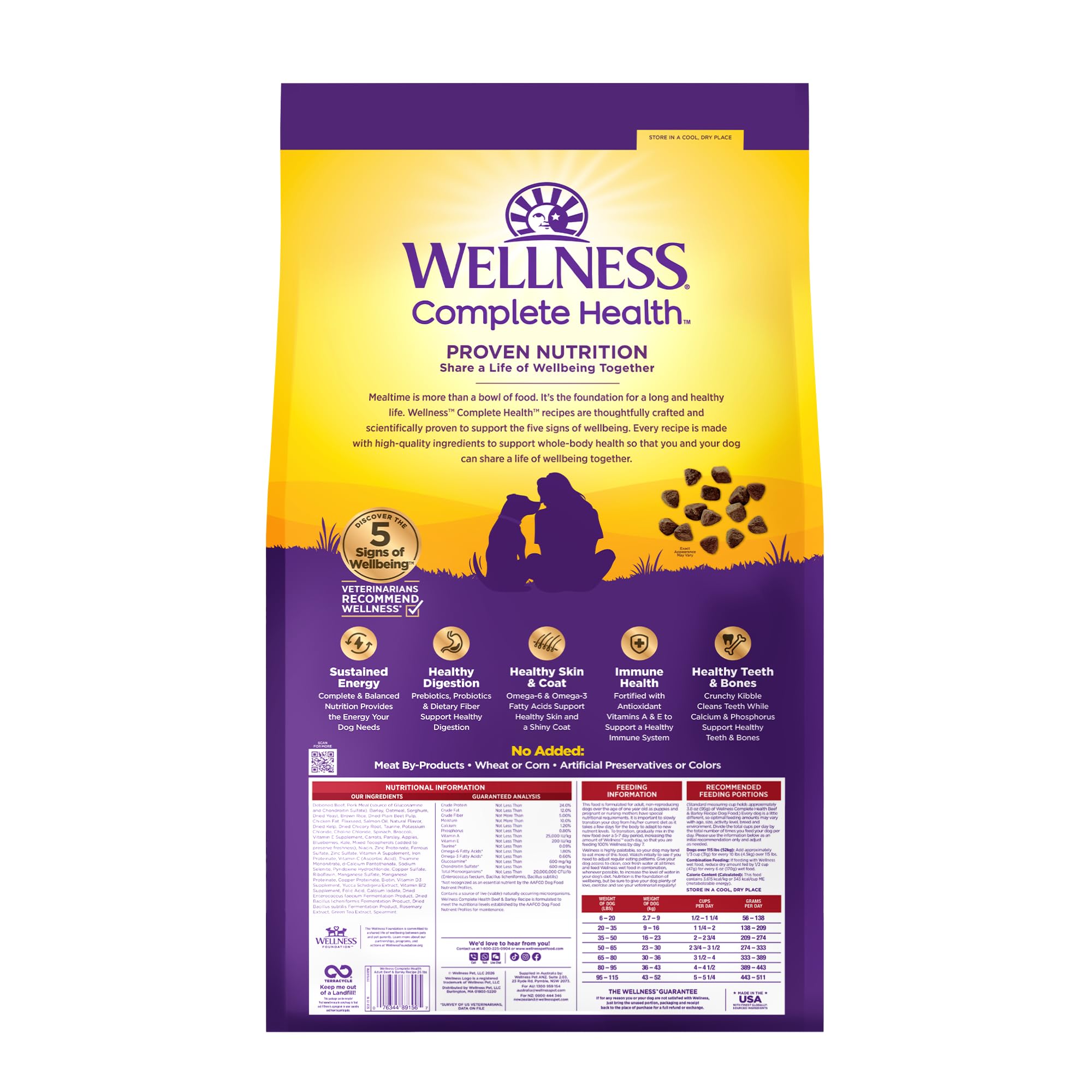 Wellness sachet ouvert versant croquettes dans un bac pour stockage pratique