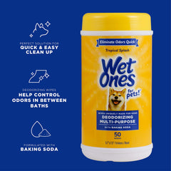 Gros plan de la texture humide d’une lingette Wet Ones pour nettoyage efficace